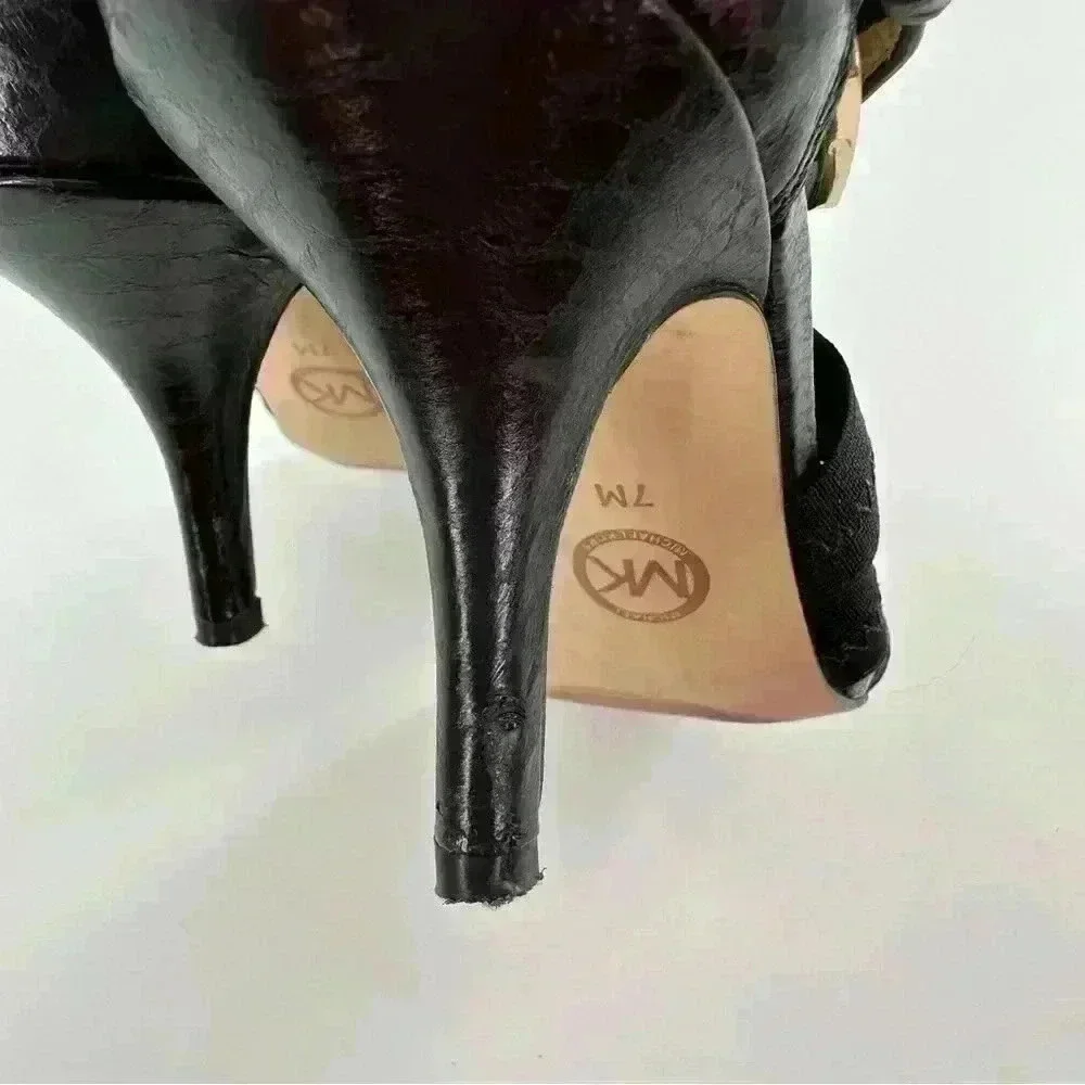 Michael Michael Kors heels size 7 black leather snakeskin embossed cross cross